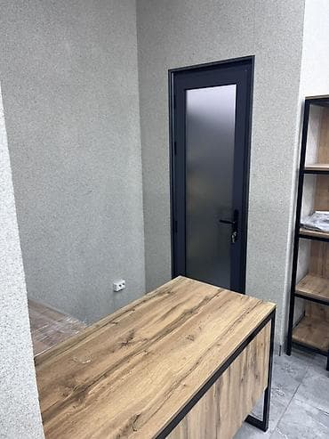 мебельные магазины: Сдается в аренду коммерческое помещение на втором этаже современного — 3