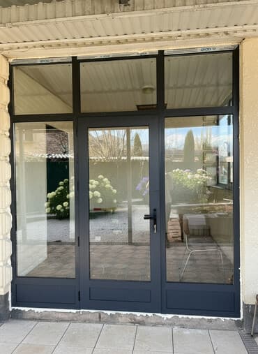 Алюминиевые витражные конструкции и окна/двери - Материал at lalafo.kg Алюминиевые витражные конструкции и окна/двери - Материал