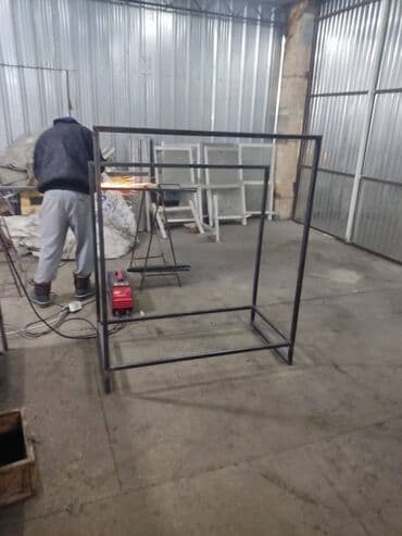 оборудование для бутика: Торговое оборудование стеллажи вешало любой сложности индивидуально — 1