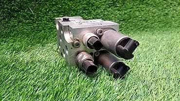 srv 3: Блок клапанов гидроподвески Е70 6 782 737 Год 2008 HYDAC В отличном — 5