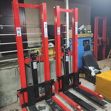 Штабелер (рохля-штабелер) с вилочным подхватом вилочный погрузчик