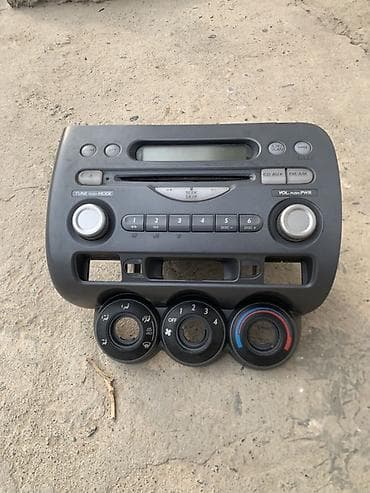 Штатная магнитола с передней панелью и блоком управления климатом для