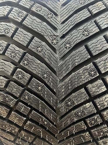 губа 210: Шины 305 / 40 / R 20, Зимняя шипованная, Новый, Комплект, Внедорожные (АТ/МТ), Michelin — 2