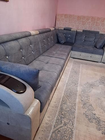 Угловой диван, C подушками