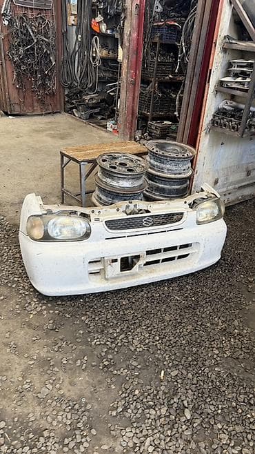 Передний бампер с решёткой и фарами для Suzuki (логотип на решётке) — 1