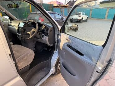 срочно продаю в связи с переездом: Toyota Regius: 2001 г., 2.7 л, Автомат, Бензин, Вэн/Минивэн — 7