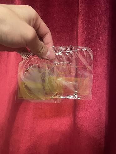 суб борд: Акустическая гитара dreadnought с вырезом (cutaway). - Корпус формата — 10