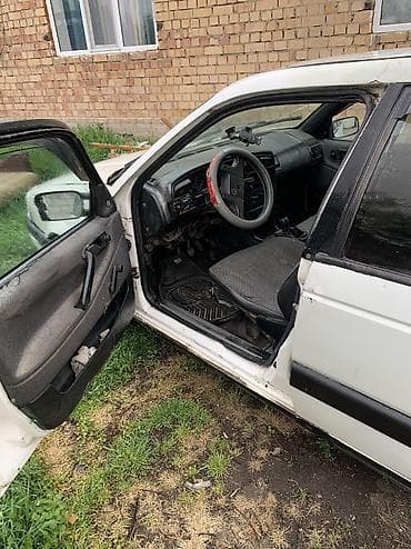 степ эреф 1: Volkswagen Passat: 1990 г., 1.8 л, Кол менен иштөөчү, Бензин, Хетчбек — 8
