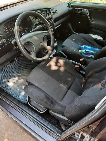 460 gx: Volkswagen Golf: 1992 г., 1.8 л, Механика, Бензин, Хэтчбэк — 8