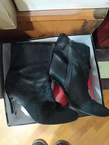 Босоножки, сандалии, шлепанцы: Продаю различную б/у обувь всё в отличном состоянии, размер . Цена — 2