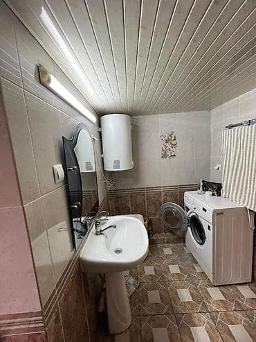 Үйлөр: Продаётся просторный частный дом с благоустроенным двором. - — 6