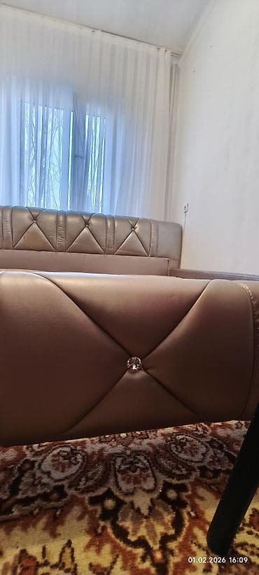 single bed: Двуспальная кровать, Б/у, С мягким изголовьем, длина - 200 см — 8