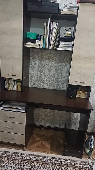 Компьютерный стол, С полками