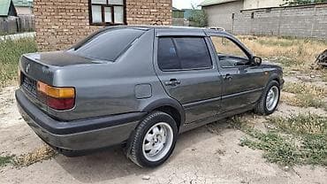 Volkswagen Jetta: 1993 г., 1.8 л, Механика, Бензин, Седан — 3