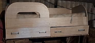 Детская кровать-чердак с защитными бортиками и выдвижными ящиками