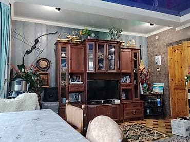 дом дордой: 📍ул. 8 марта 🔘5-комнат 🔘121м² Продаётся двухэтажный дом в районе — 10