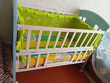 Детская кроватка с маятниковым механизмом и колёсами. - Материал