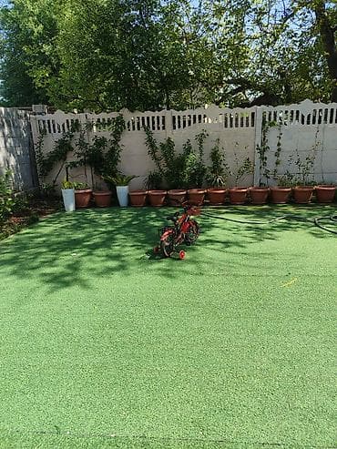 5000 сом кино: Продается дом на участке 18 соток, возле таможни Кордай, имеется — 3