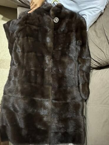 Элегантная женская шуба из натурального меха норки, выполненная в