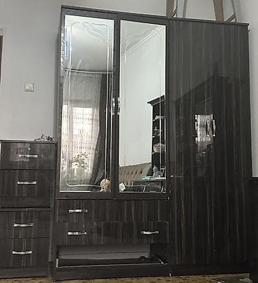 Уктоочу бөлмө гарнитуру, Колдонулган, Шкаф, Комод, Трюмо, ДСП, Өзү алып кетүү, Акылуу жеткирүү, түсү - Күрөң
