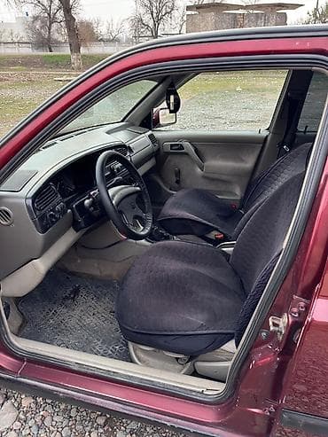 менаю авто: Volkswagen Vento: 1993 г., 1.8 л, Механика, Бензин, Седан — 4