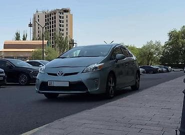 e2 byd: Toyota Prius: 2013 г., Вариатор, Гибрид, Хэтчбэк — 3