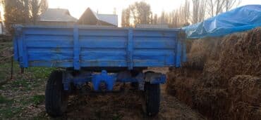 Тракторы ВТЗ: Красный трактор МТЗ, оснащенный кабиной для оператора, предназначен — 11