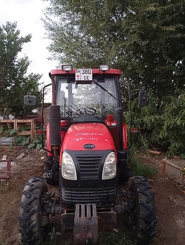 говновоз продажа: YTO 454 . 45 🐎 л.с .Колесный трактор с кабиной, красный, компактного — 1