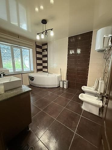 сдаю гараж: 🏡 Сдаётся в аренду частный дом на ул. Бакаева, 136 Долгосрочно / Под — 10