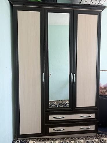 кухня буфет: Трёхдверный шкаф-купе для одежды с зеркалом Продаю вместительный шкаф — 1