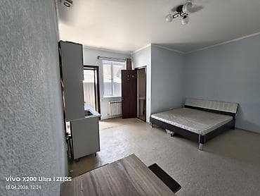 Студия с отдельным входом и санузлом - Планировка: единое просторное — 5