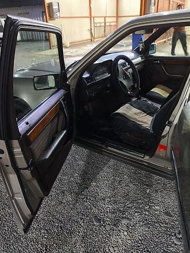 мон блан: Mercedes-Benz W124: 1992 г., Седан — 8