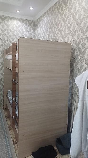 Двухъярусные кровати: Двухъярусная кровать из ЛДСП - Компактная модель с двумя спальными — 2