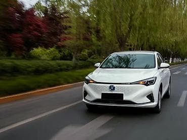 китайские электрокары: Changan Eado: 2024 г., Электромобиль, Седан — 1
