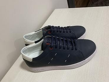 Босоножки, сандалии, шлепанцы: Состояние новое носил всего два раза на прогулку. Покупал за 3000 — 1