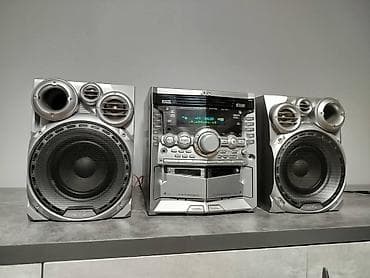 Продаю недорого JVC музыкальный центр есть AUX есть и другие муз