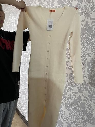 вязаные майки: Продается Платье из трикотажа в молочном цвете: на пуговицах + базовая — 3