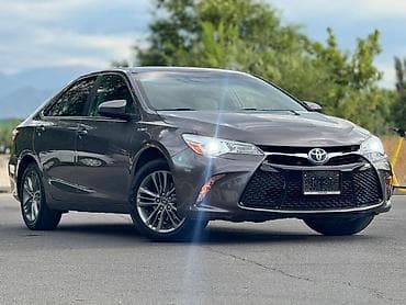 mersedes e320: Toyota Camry: 2017 г., 2.5 л, Вариатор, Гибрид, Седан — 1