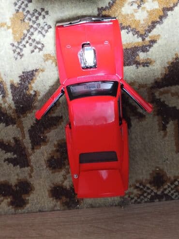 велик на титановых дисках: Модель автомобиля muscle car (масштаб примерно 1:24–1:32). - Кузов — 1