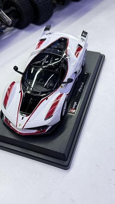 фанки поп: Модель автомобиля Ferrari FXX K от Bburago. - Масштаб: 1:18 (на — 1