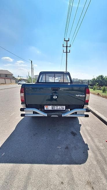 Nissan Navara: 2015 г., 2.4 л, Механика, Бензин, Пикап — 3