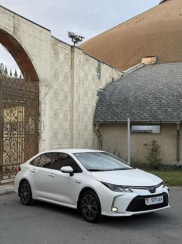avalon 2017: Toyota Corolla: 2022 г., 1.8 л, Вариатор, Гибрид, Седан — 8