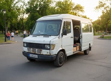 бокс на крышу авто купить в бишкеке: Продаётся белый микроавтобус-фургон с высоким крышей. Кузов — 1