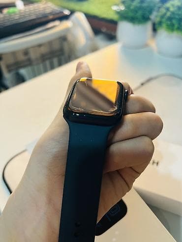 Техника и электроника: Apple Watch SE (2‑го поколения), 44 мм, цвет Midnight (темный) — 2