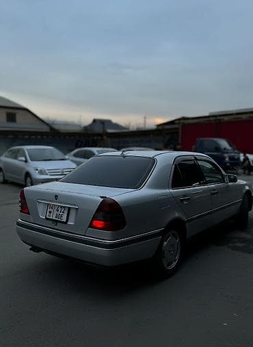 Mercedes-Benz C-Class: 1993 г., 1.8 л, Механика, Бензин, Седан