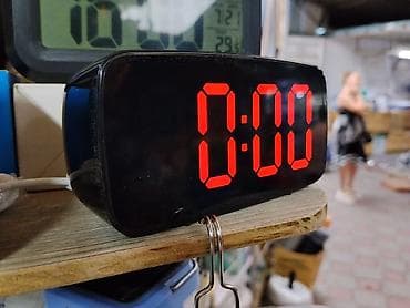 Часы для дома: Цифровые настольные часы с большим LED-дисплеем - Крупные красные — 2