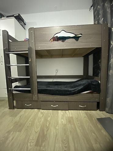 solutions upper: Двухъярусная кровать из ЛДСП в темно‑коричневом цвете. Основные — 2