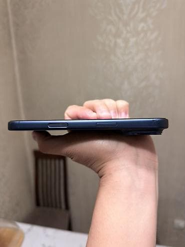 телеви: IPhone 17 Pro, Б/у, 256 ГБ, Синий, Чехол, 98 % — 4