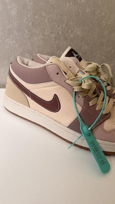 Айымдардын бут кийими: Кроссовкалар, 42, 42.5, 43, Nike, Жаңы, түсү - Саргыч боз, Өзү алып кетүү, Акылуу жеткирүү — 2