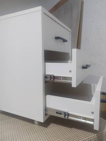 письменный стол для двоих: Продаю новые тумбочки высота 55см ширина 40 глубина 40 4500 сом Бир — 4